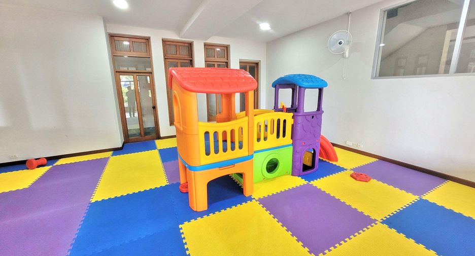 For rent 3 bedrooms condo in Watthana, Bangkok