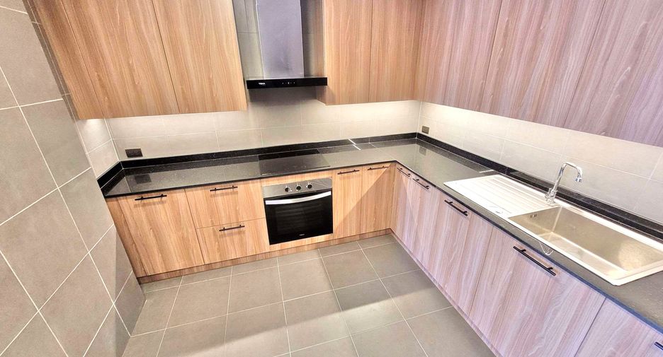 For rent 3 bedrooms condo in Watthana, Bangkok