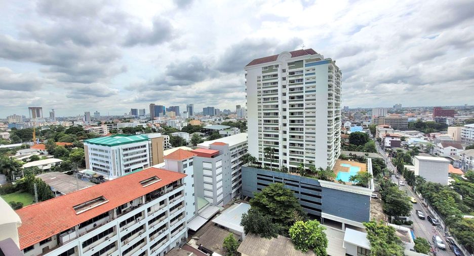 For rent 3 bedrooms condo in Watthana, Bangkok