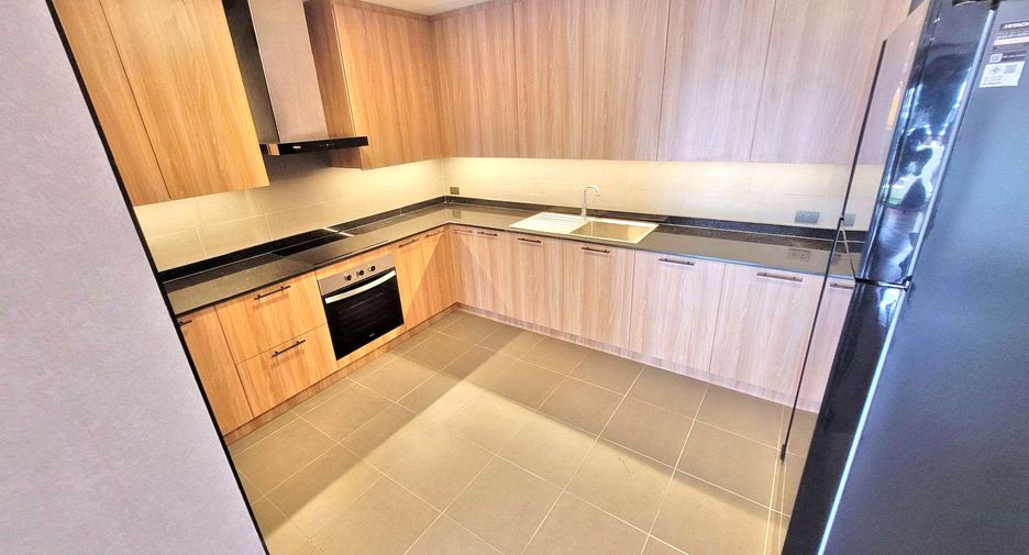 For rent 3 bedrooms condo in Watthana, Bangkok