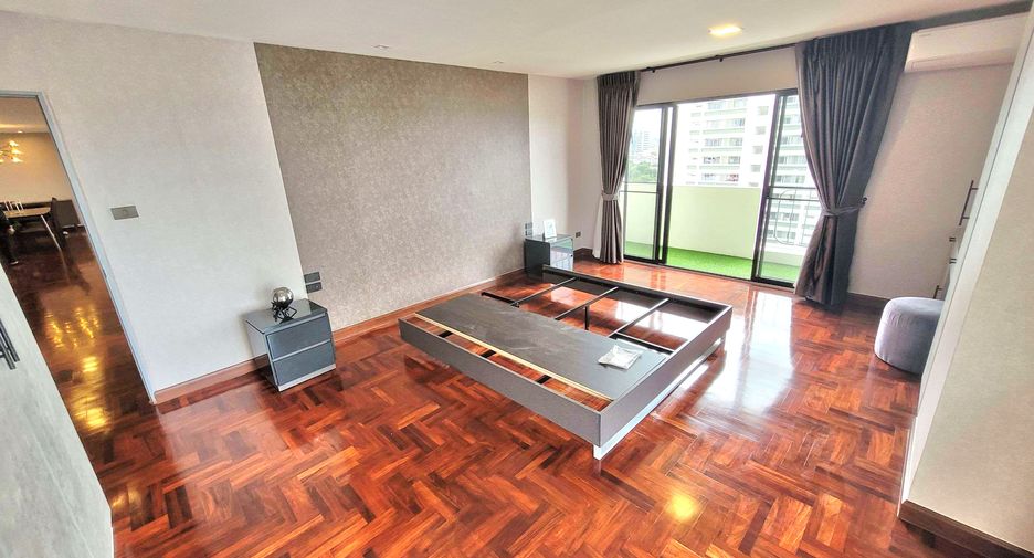 For rent 3 bedrooms condo in Watthana, Bangkok