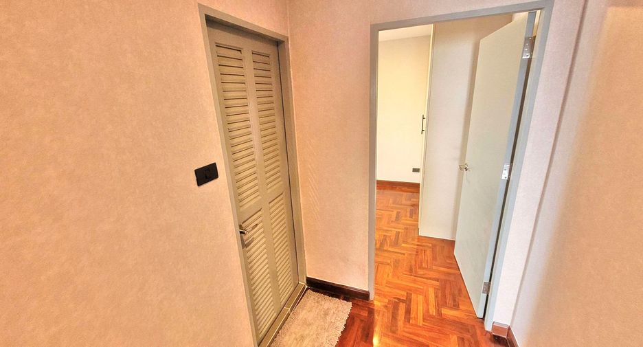 For rent 3 bedrooms condo in Watthana, Bangkok