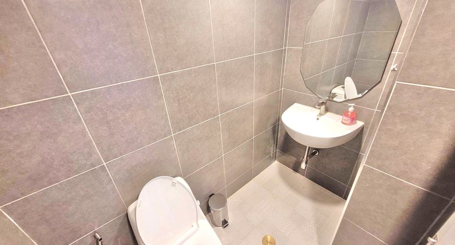 For rent 3 bedrooms condo in Watthana, Bangkok