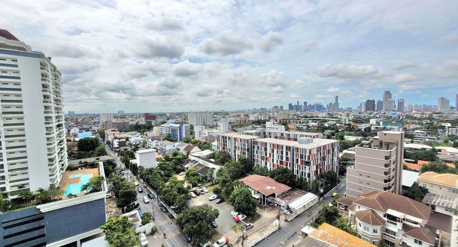 For rent 3 bedrooms condo in Watthana, Bangkok