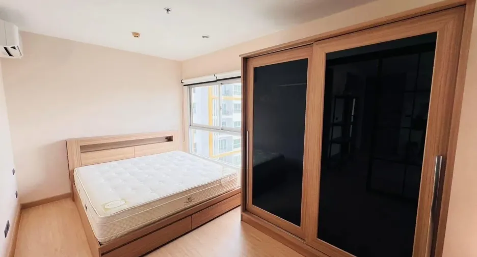 For rent 2 bedrooms condo in Thon Buri, Bangkok