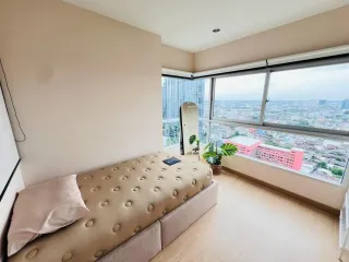 For rent 2 bedrooms condo in Thon Buri, Bangkok