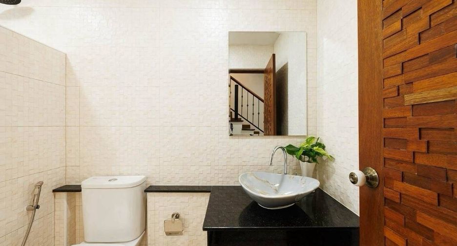 For rent 5 bedrooms house in Mueang Chiang Mai, Chiang Mai