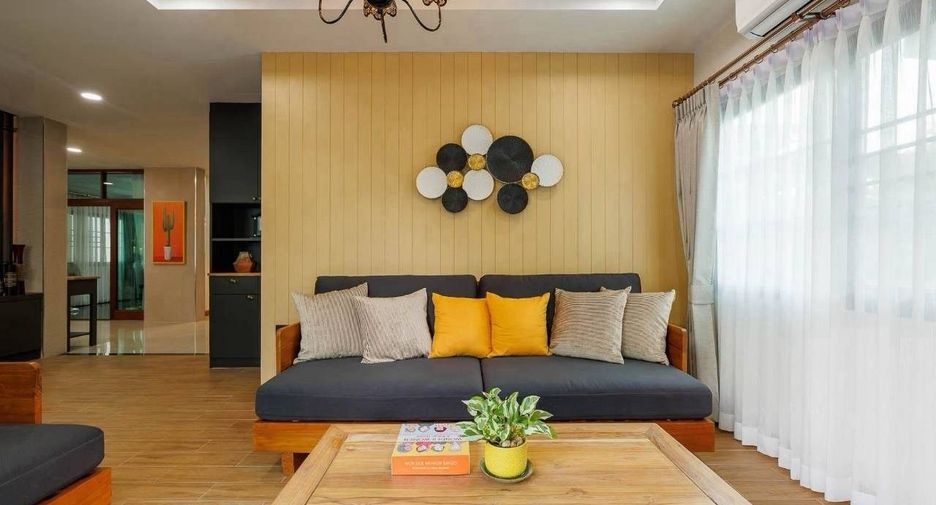 For rent 5 bedrooms house in Mueang Chiang Mai, Chiang Mai