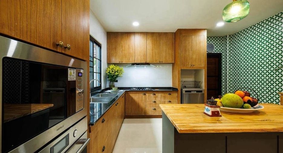 For rent 5 bedrooms house in Mueang Chiang Mai, Chiang Mai