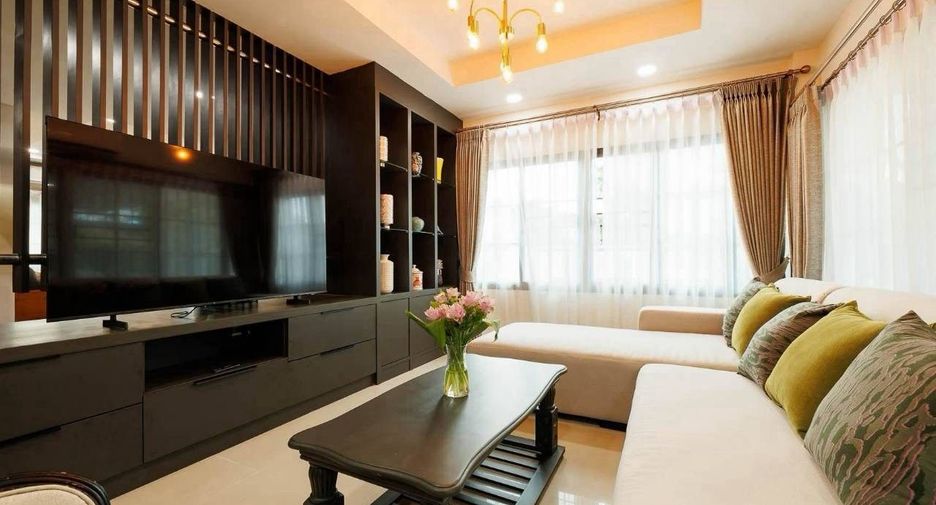 For rent 5 bedrooms house in Mueang Chiang Mai, Chiang Mai