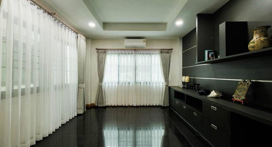 For rent 5 bedrooms house in Mueang Chiang Mai, Chiang Mai
