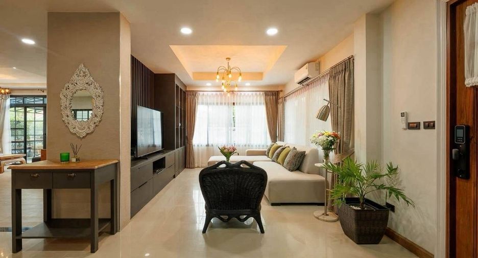 For rent 5 bedrooms house in Mueang Chiang Mai, Chiang Mai
