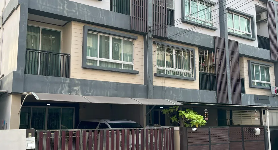 For sale and for rent 4 bedrooms townhouse in Mueang Nonthaburi, Nonthaburi