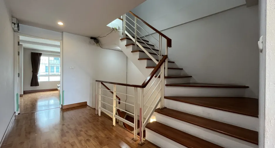 For sale and for rent 4 bedrooms townhouse in Mueang Nonthaburi, Nonthaburi