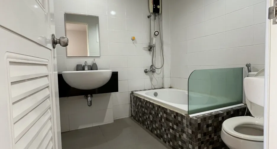 For sale and for rent 4 bedrooms townhouse in Mueang Nonthaburi, Nonthaburi