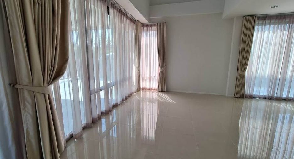 For rent 2 bedrooms townhouse in Don Mueang, Bangkok
