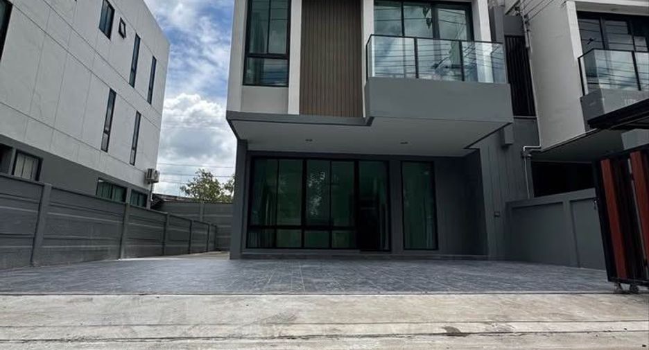 For rent 2 bedrooms townhouse in Don Mueang, Bangkok