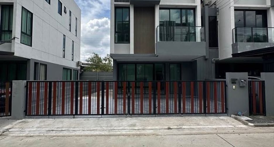 For rent 2 bedrooms townhouse in Don Mueang, Bangkok