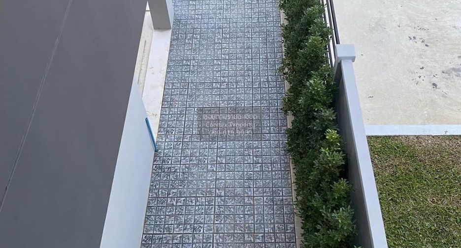 For rent 3 bedrooms townhouse in Bang Phli, Samut Prakan