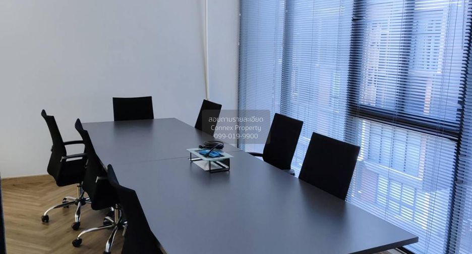 Reihenhaus zur Miete mit 6 Zimmer in Phra Khanong, Bangkok