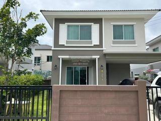 Casa en alquiler de 3 habitaciones en Bang Khen, Bangkok