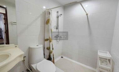 Condo en alquiler de 2 habitaciones en Huai Khwang, Bangkok