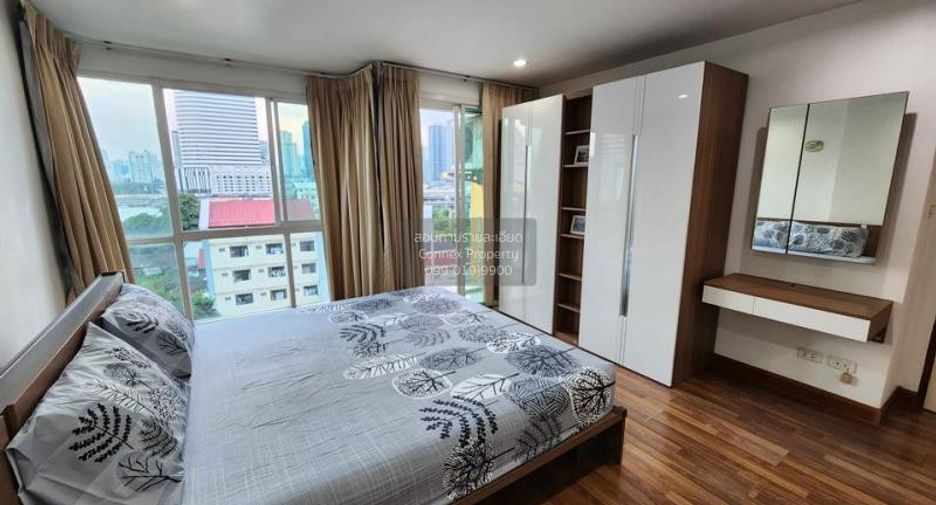 For rent 2 bedrooms condo in Huai Khwang, Bangkok