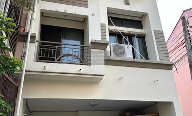 For rent 3 bedrooms townhouse in Wang Thonglang, Bangkok