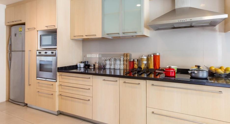 For rent 4 bedrooms condo in Sathon, Bangkok