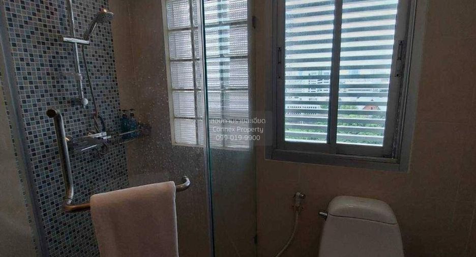 For rent 4 bedrooms condo in Sathon, Bangkok
