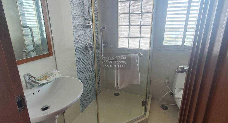 For rent 4 bedrooms condo in Sathon, Bangkok