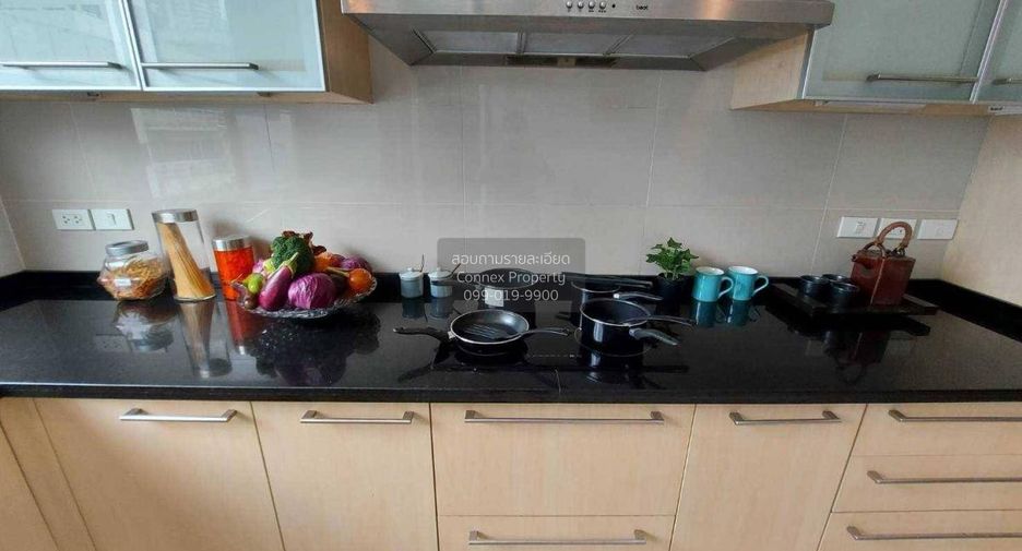 For rent 4 bedrooms condo in Sathon, Bangkok