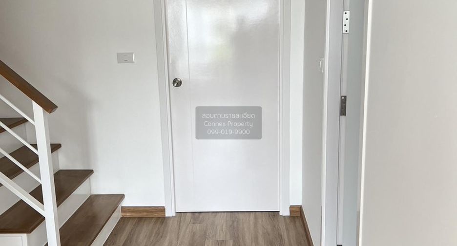 For rent 3 bedrooms townhouse in Saphan Sung, Bangkok