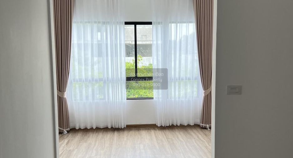 For rent 3 bedrooms townhouse in Saphan Sung, Bangkok