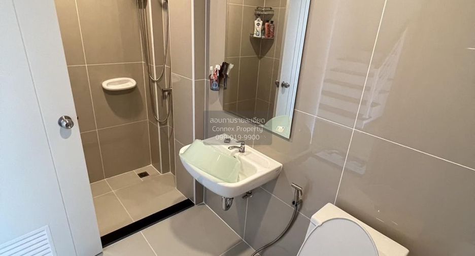 For rent 3 bedrooms townhouse in Saphan Sung, Bangkok