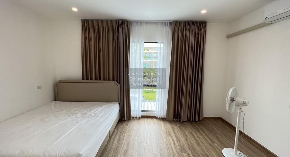 For rent 3 bedrooms townhouse in Saphan Sung, Bangkok