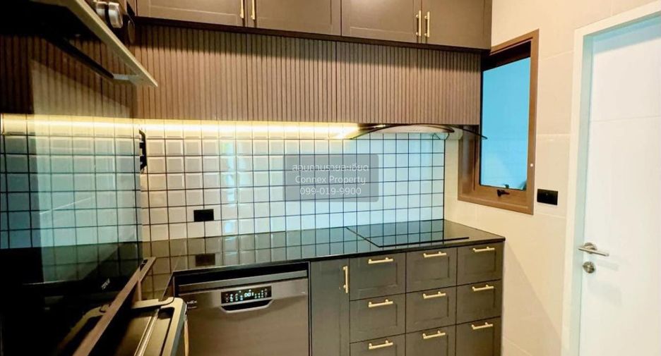 For rent 4 bedrooms house in Bang Kapi, Bangkok