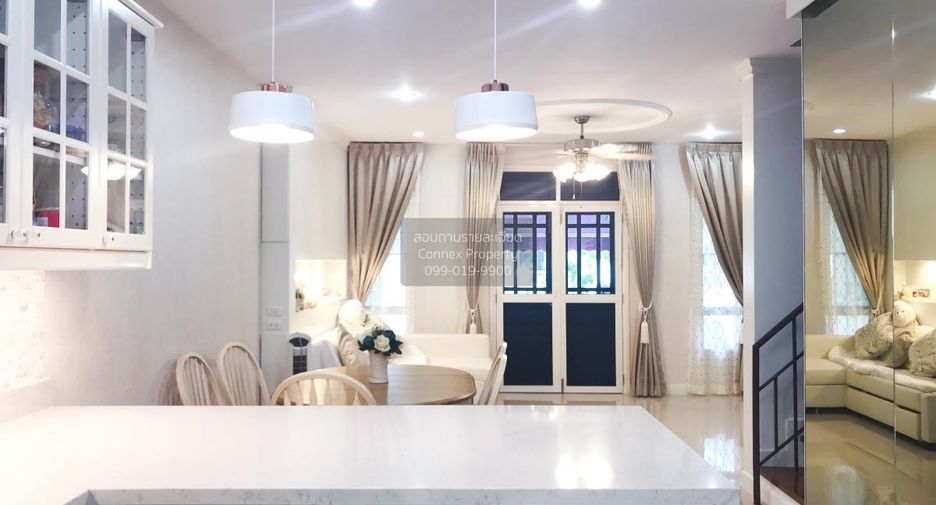 Reihenhaus zur Miete mit 3 Zimmer in Phra Khanong, Bangkok