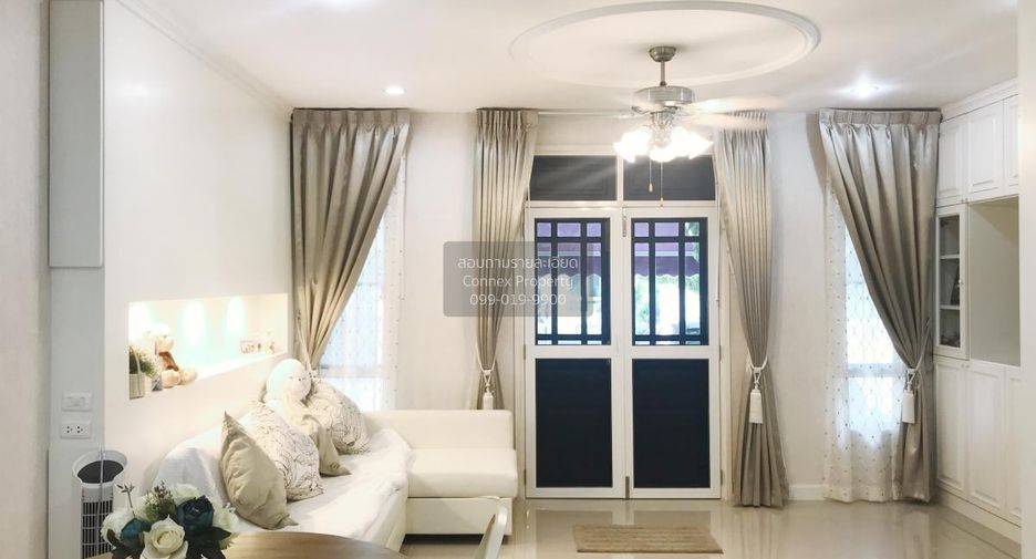 Reihenhaus zur Miete mit 3 Zimmer in Phra Khanong, Bangkok