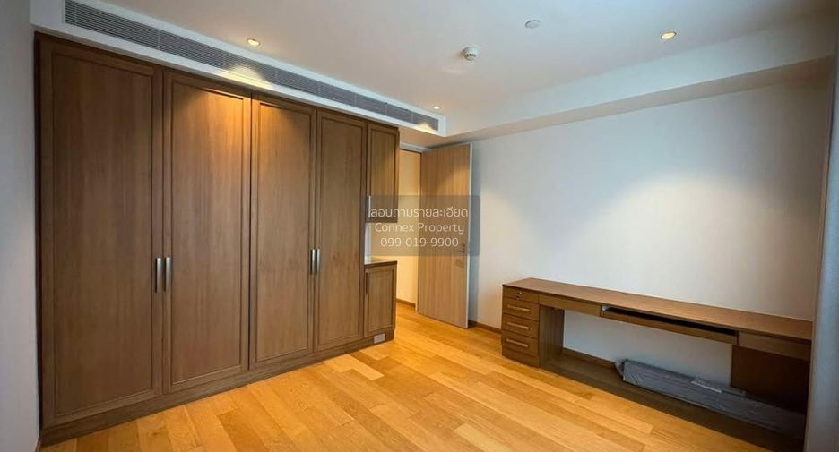 For rent 2 bedrooms condo in Yan Nawa, Bangkok