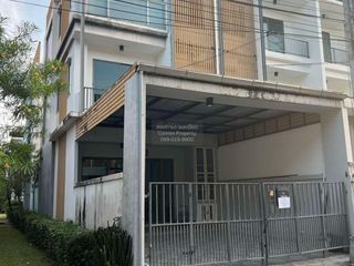 For rent 3 bedrooms townhouse in Lat Phrao, Bangkok