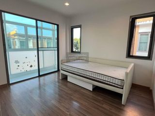 For rent 3 bedrooms townhouse in Lat Phrao, Bangkok