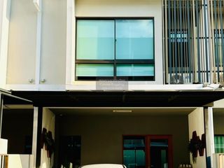 For rent 3 bedrooms townhouse in Lat Phrao, Bangkok