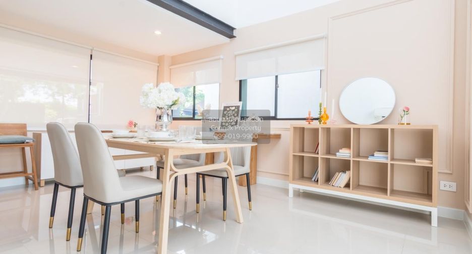 For rent 3 bedrooms townhouse in Saphan Sung, Bangkok