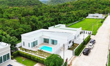 For rent 3 bedrooms villa in Cha Am, Phetchaburi