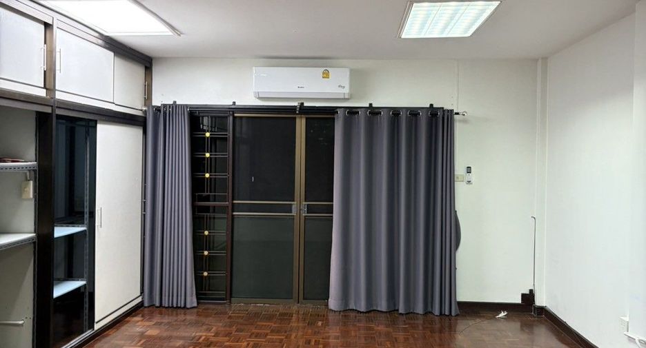 Reihenhaus zur Miete mit 4 Zimmer in Phra Khanong, Bangkok
