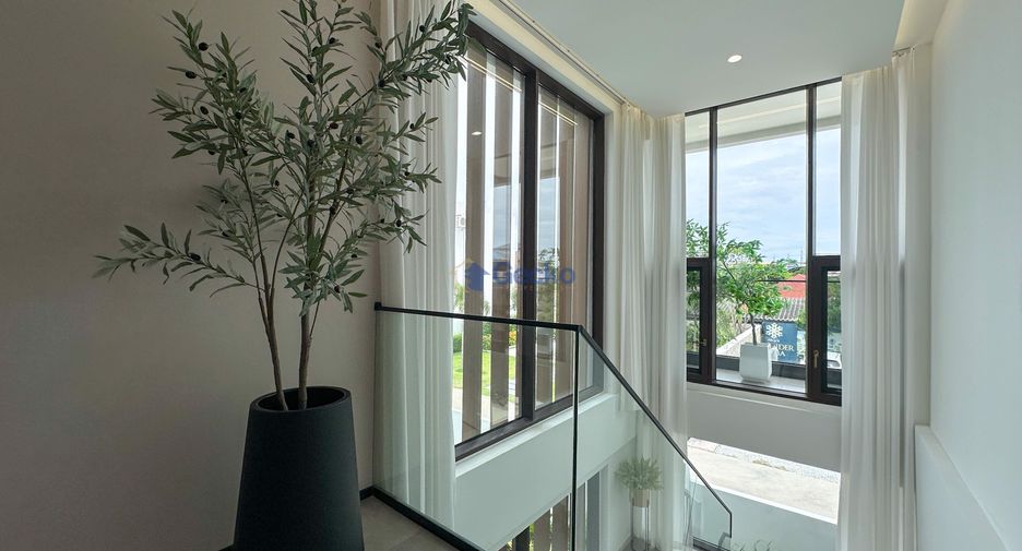 For sale 4 bedrooms house in Bang Lamung, Chonburi
