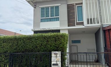 Casa adosada en venta de 3 habitaciones en Lat Krabang, Bangkok
