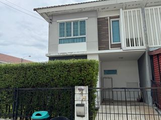 Casa adosada en venta de 3 habitaciones en Lat Krabang, Bangkok