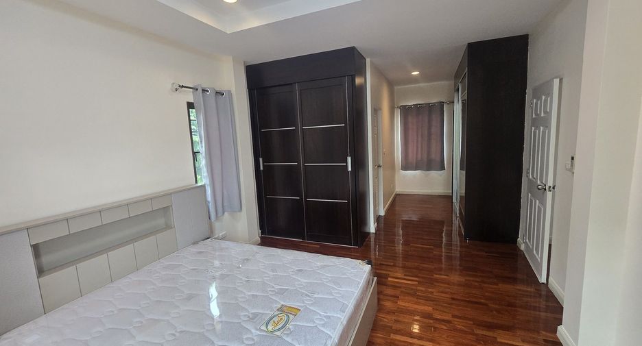For rent 3 bedrooms house in Khan Na Yao, Bangkok
